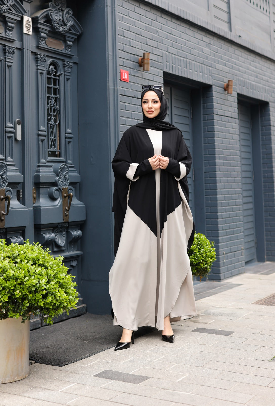 Siyah Krem Kontrast Şeritli Krep Abaya | Oversize Premium Dış Kaftan