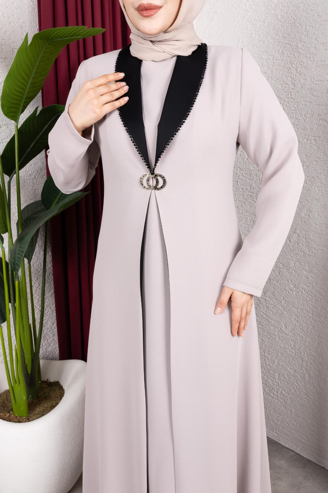 Siyah İnci Detaylı İki Parça Görünümlü Medine İpeği Abaya