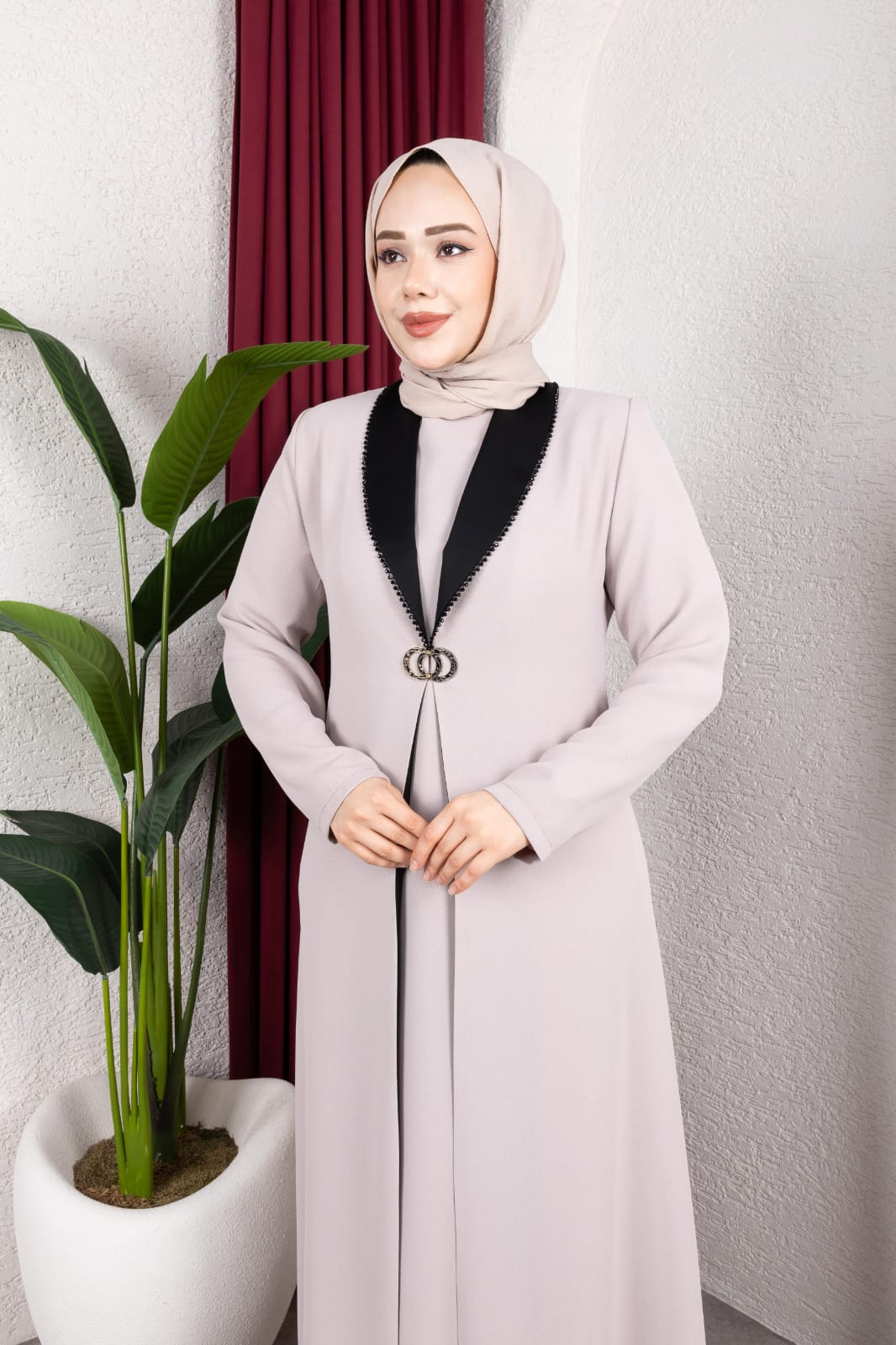Siyah İnci Detaylı İki Parça Görünümlü Medine İpeği Abaya