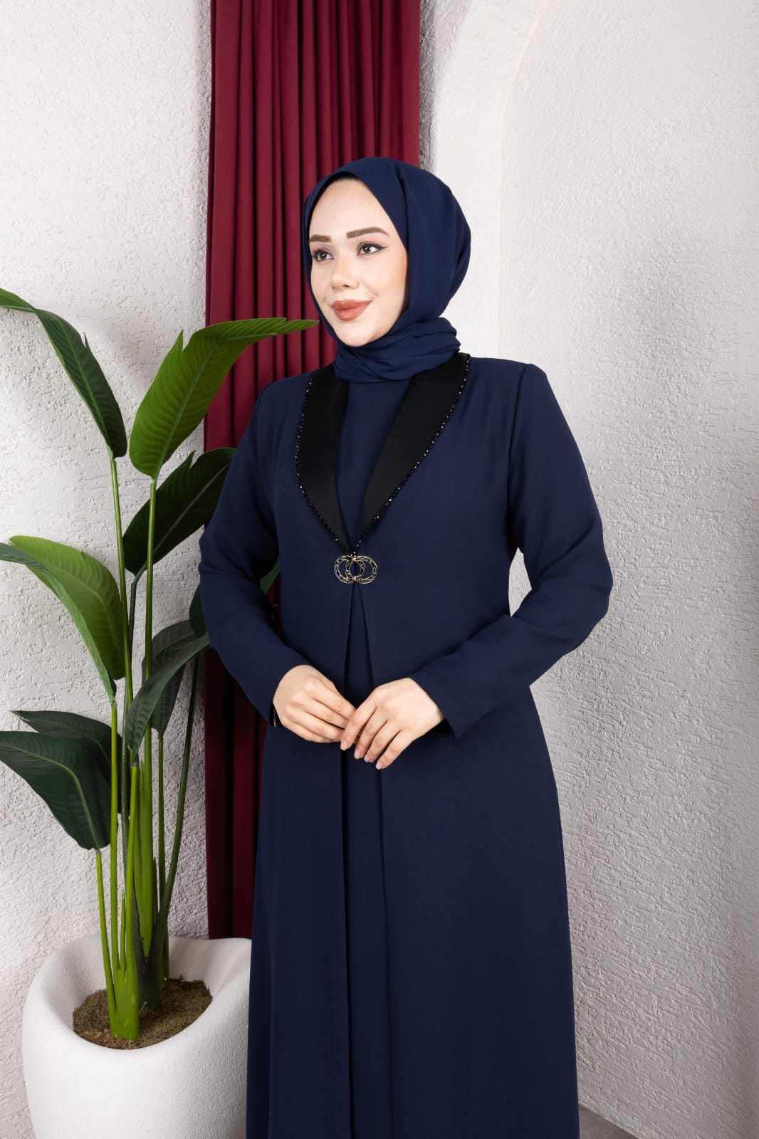 Siyah İnci Detaylı İki Parça Görünümlü Medine İpeği Abaya