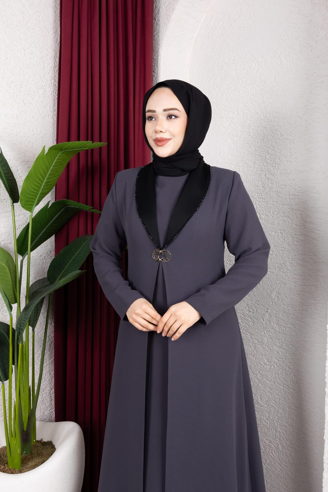 Siyah İnci Detaylı İki Parça Görünümlü Medine İpeği Abaya