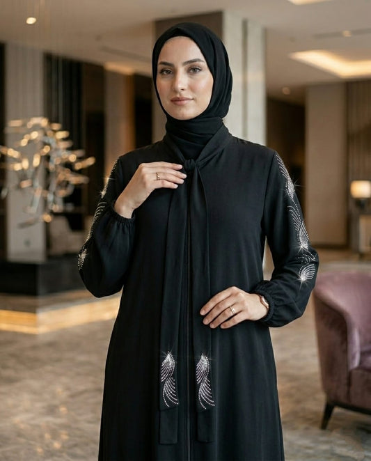 Nora Kristal Detaylı Fularlı Siyah Ferace Abaya